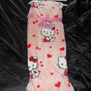 VIRAL HELLO KITTY VALENTINES BLANKET